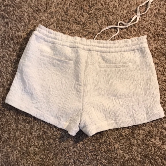 Lou & Grey white patterned shorts - Picture 2 of 6